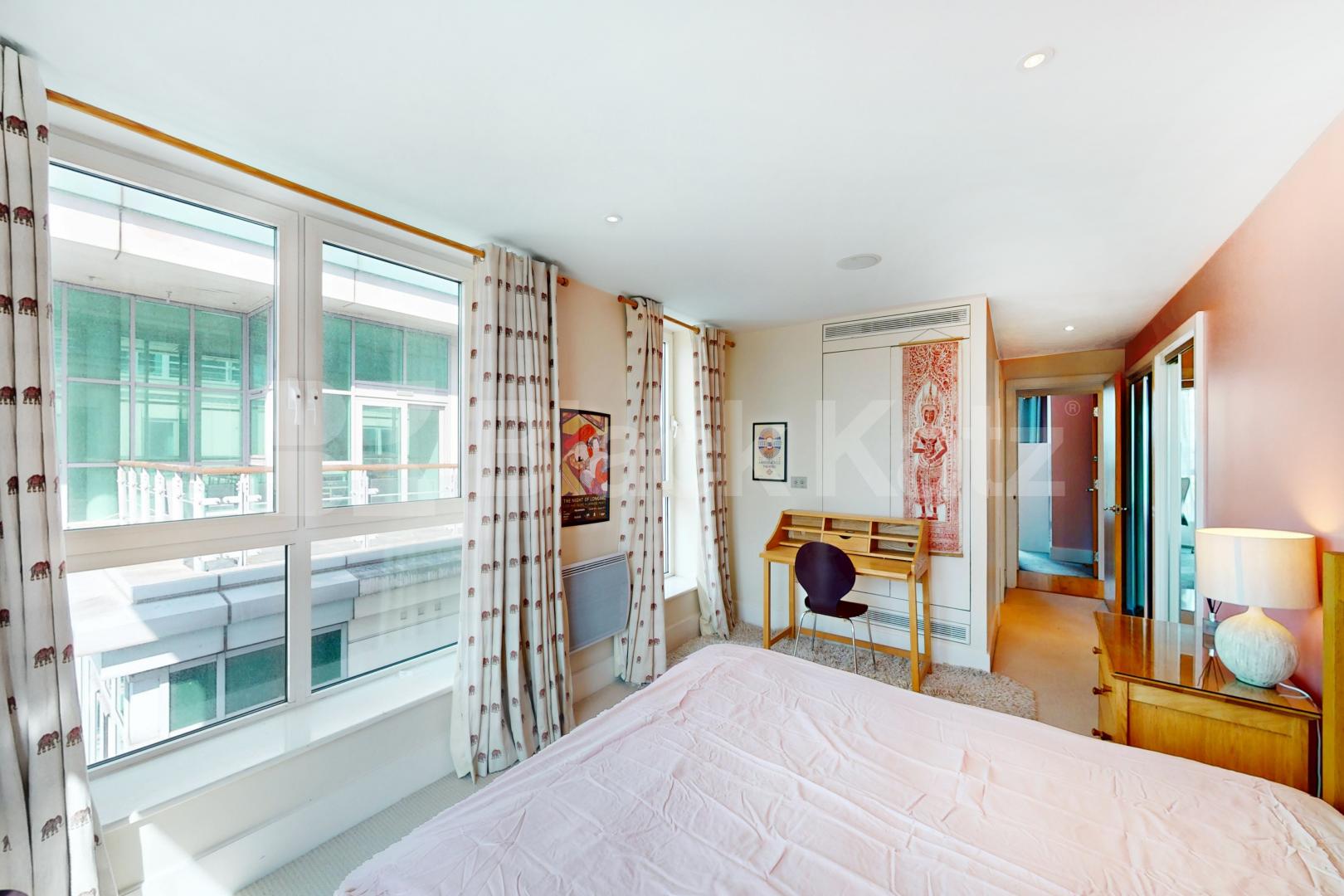 Stunning 3 bed 3 bath overlooking the Thames Flagstaff House St George Wharf, Vauxhall